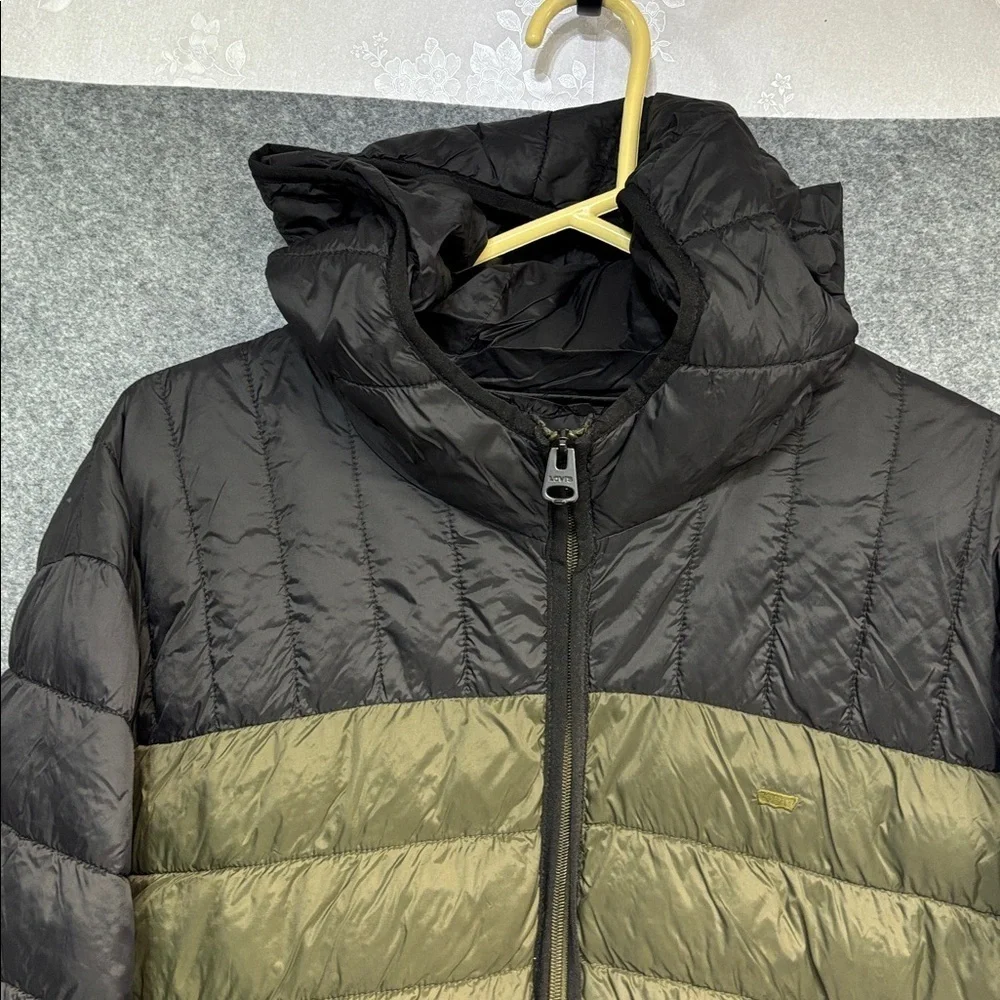 Levi's Puffer Embroidered Logo Hood Quilted Packable full Zip up  Red Tab Jacket